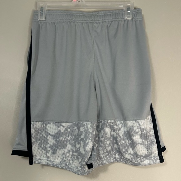 NWT Under Armour Boy’s Gray Shorts, Size L - Picture 7 of 8